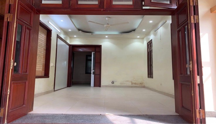 Cho thuê nhà tầng 1 Biệt Thự Pháp Vân 120m2, 2 ngủ, VP Trung tâm, Công ty 15 Triệu